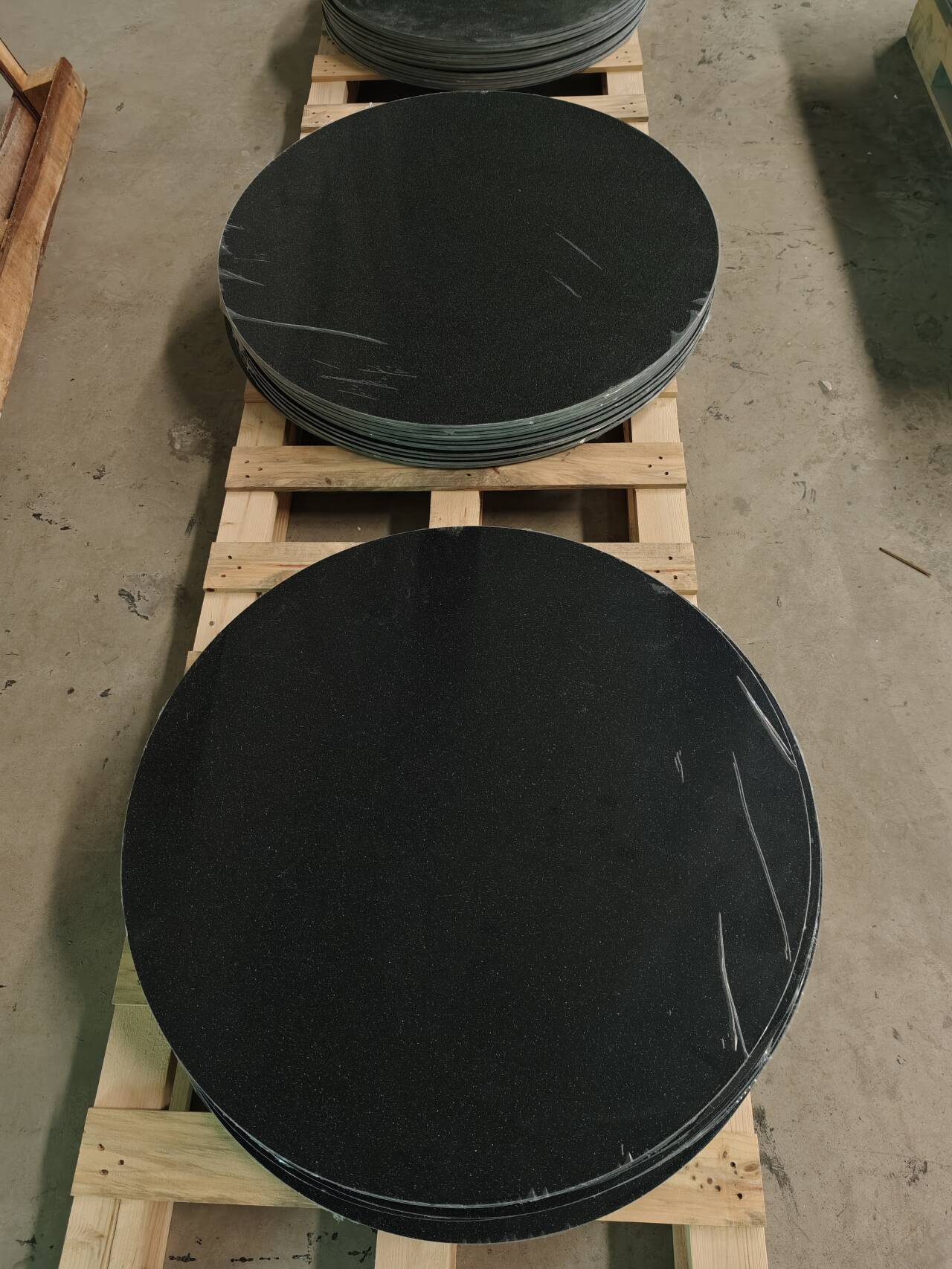 round kitchen table 